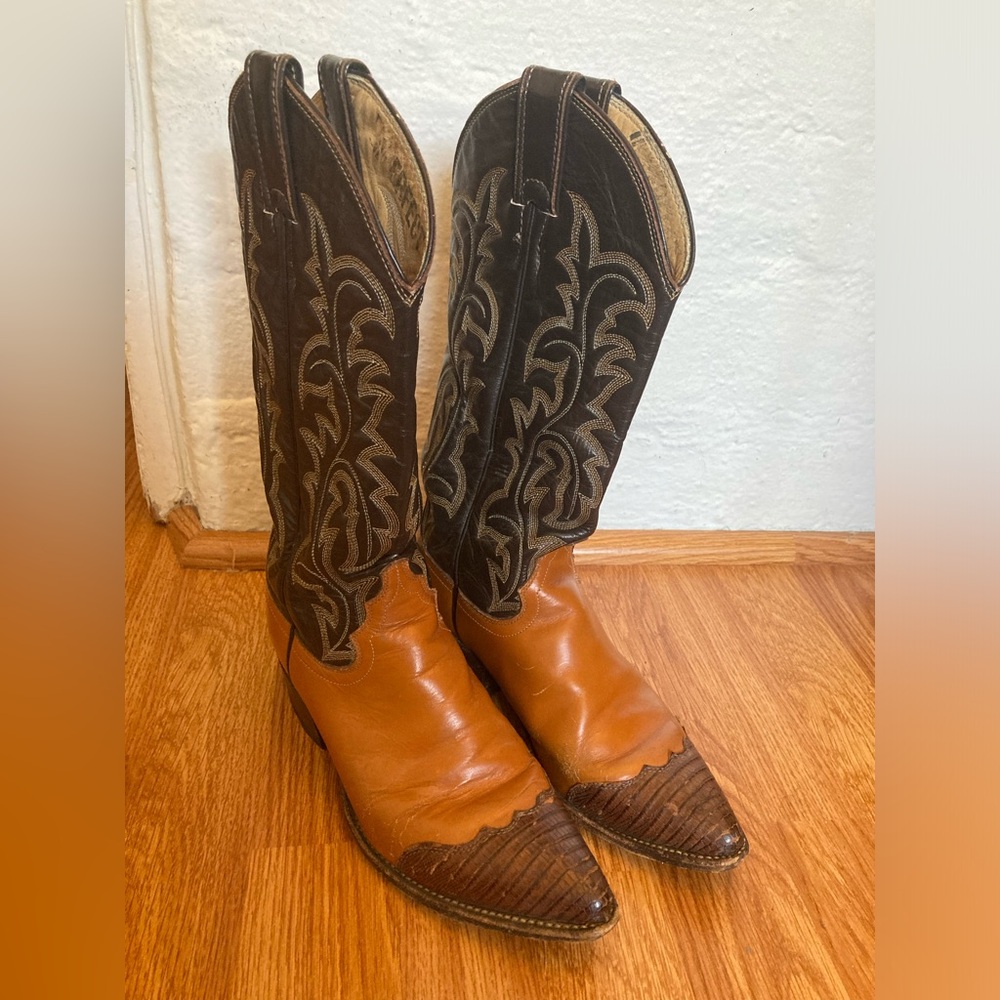 VINTAGE women’s Justin cowboy boots